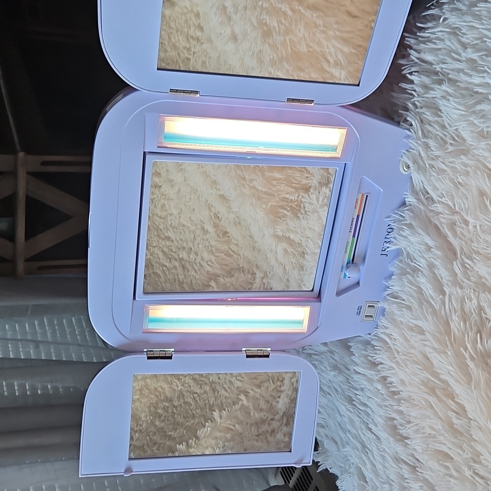 🤍🤍TRI FOLD 10X MAGNIFICATION TRAVEL BEAUTY MIRROR WITH OUTLET🤍🤍